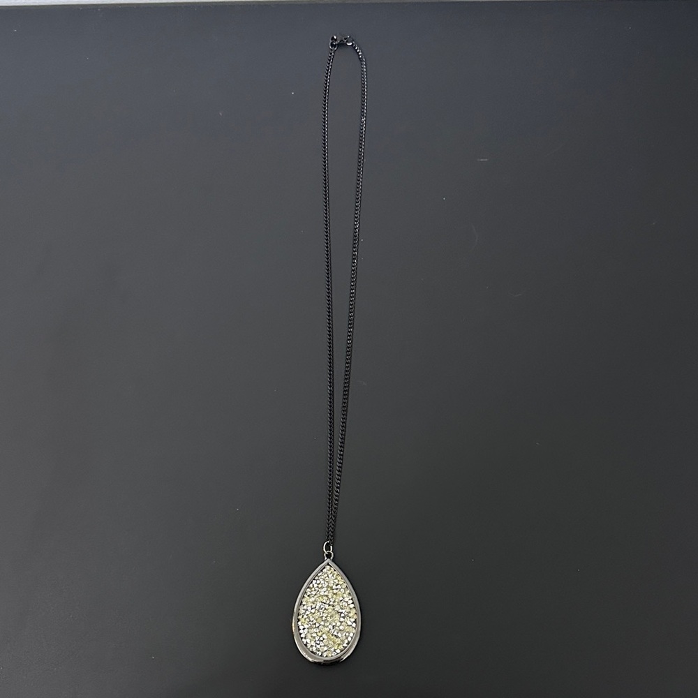 Elegant Gunmetal and Rhinestone Teardrop Pendant Necklace. NWOT